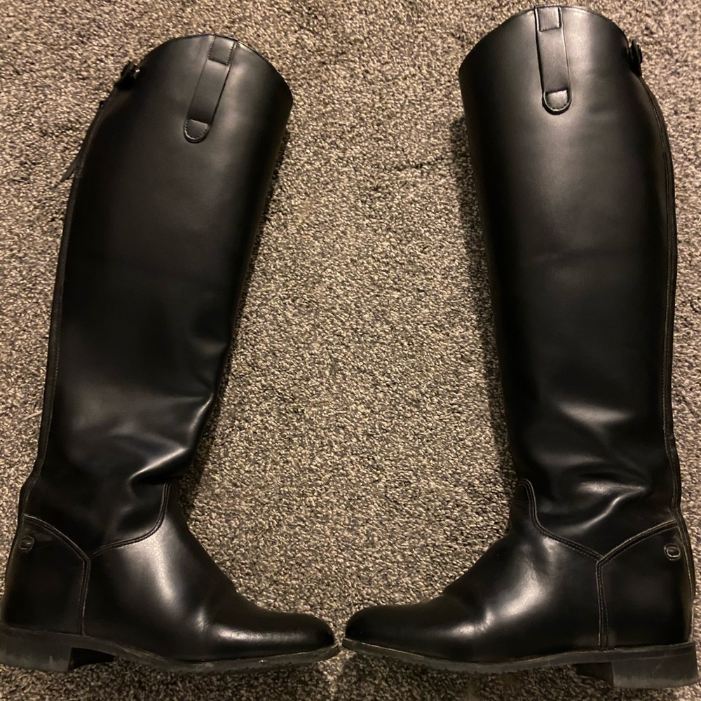 Ovation finalist riding tall boots.7.5